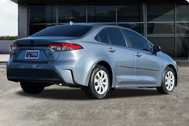 2025 Toyota Corolla LE photo 4