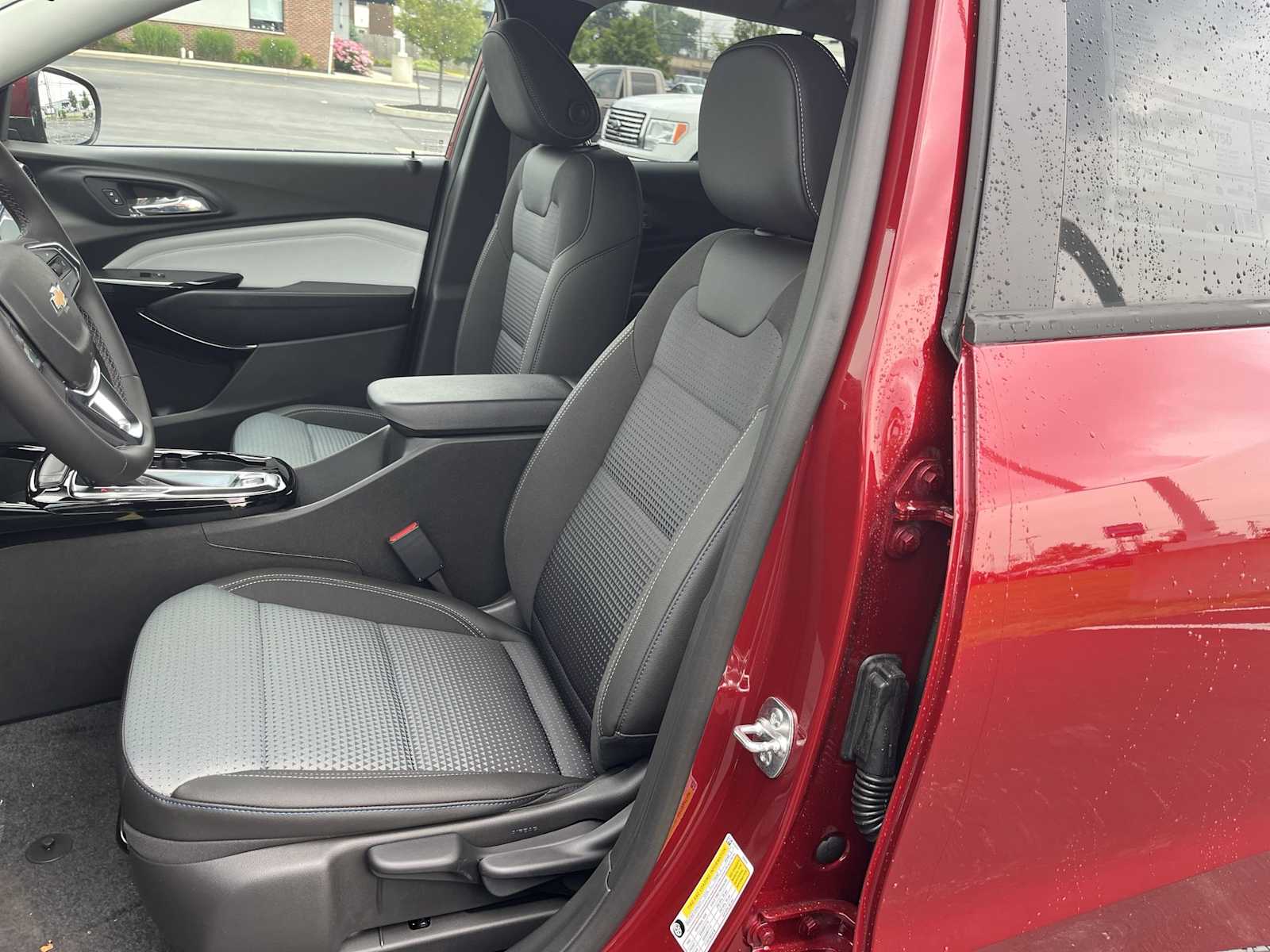 2025 Chevrolet Trax LT photo 11