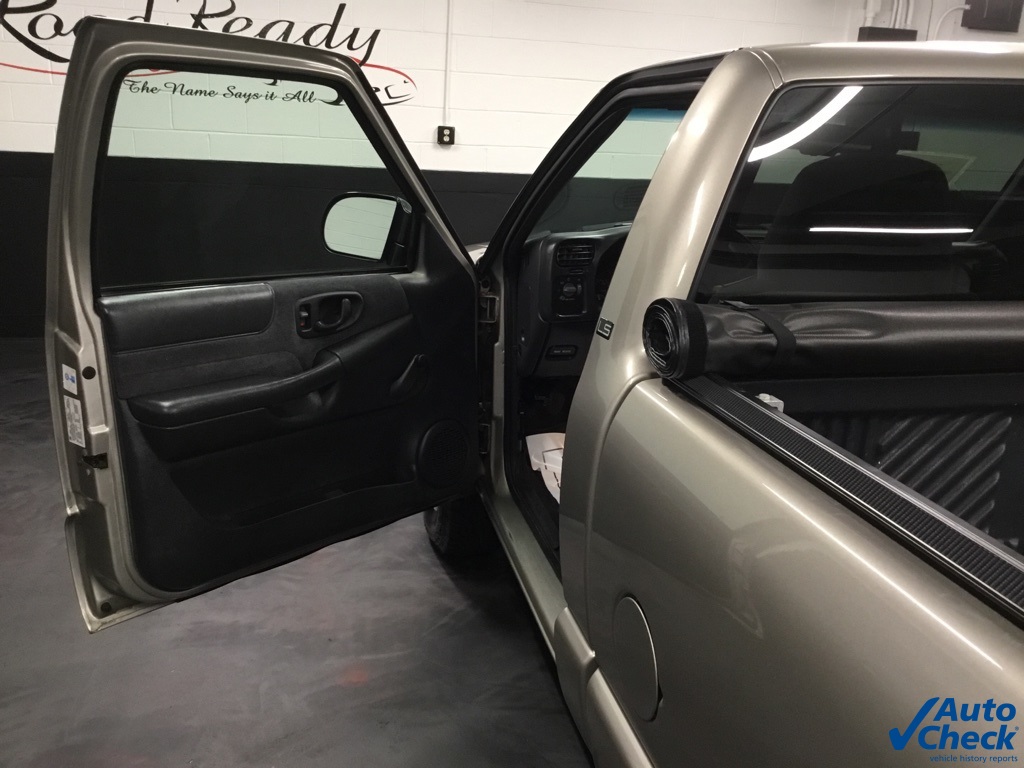 2000 Chevrolet S-10 Pickup photo 22