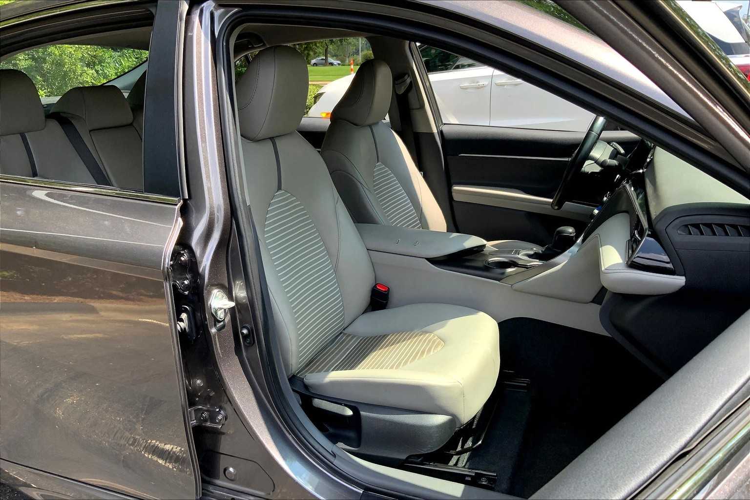 2024 Toyota Camry SE photo 8