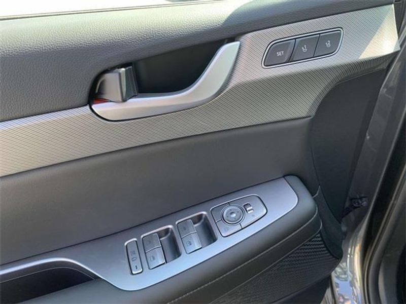 2025 Hyundai Palisade SEL photo 2