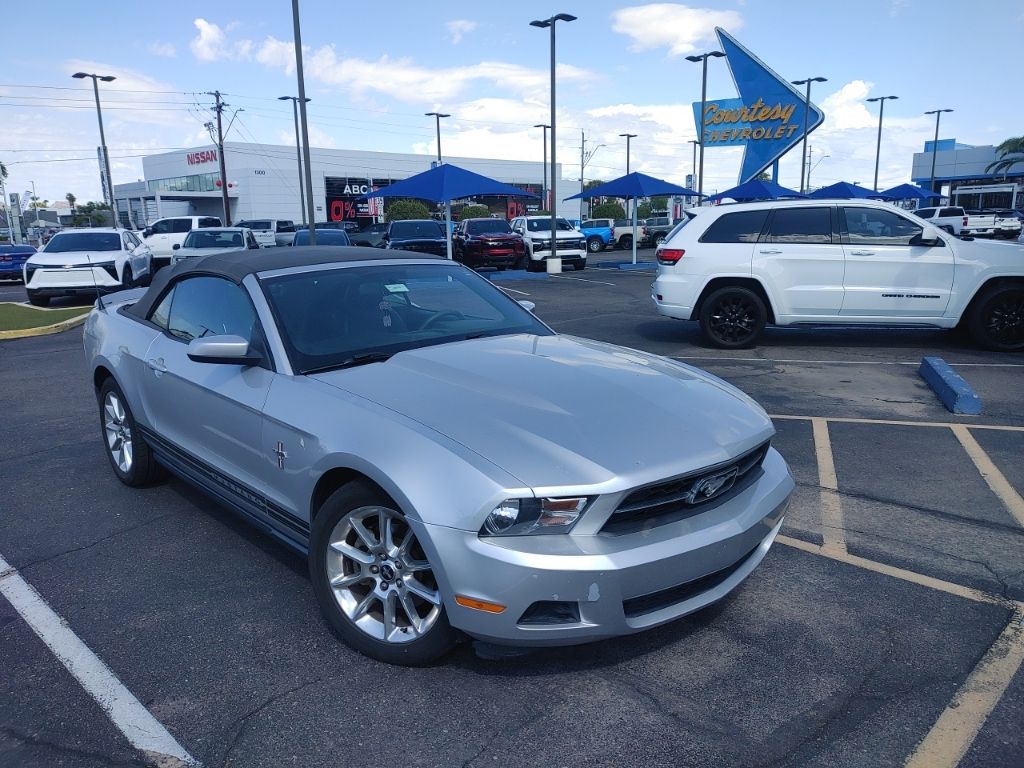 2011 Ford Mustang V6 Premium photo 2