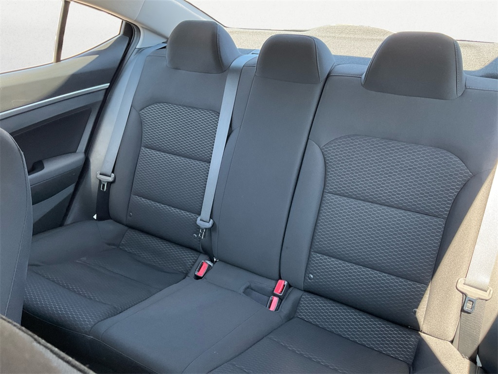 2019 Hyundai Elantra SEL photo 9