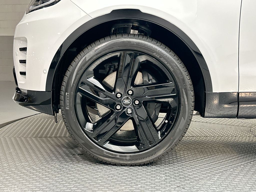 2025 Land Rover Discovery SE photo 4