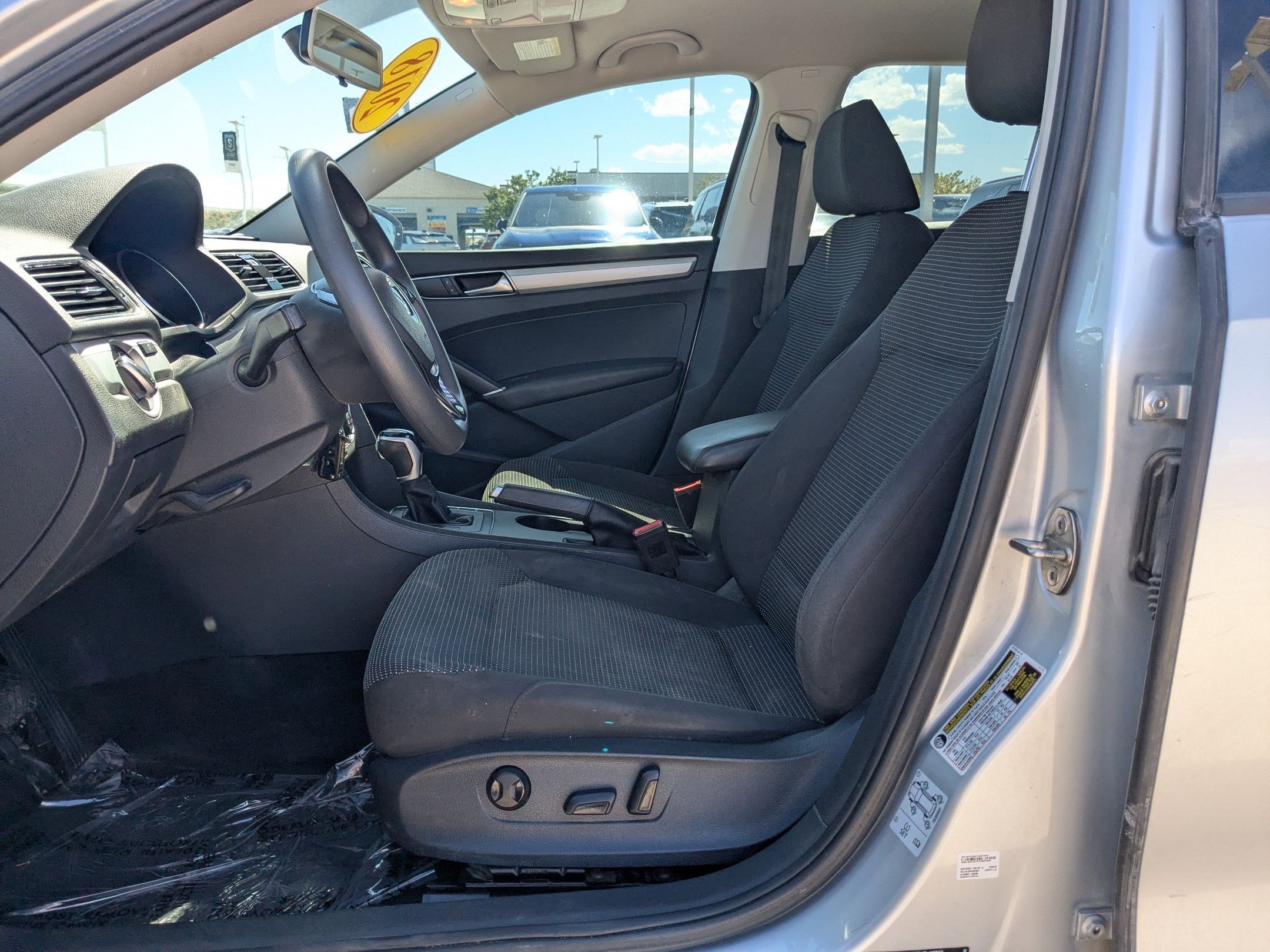 2018 Volkswagen Passat 2.0T S photo 17