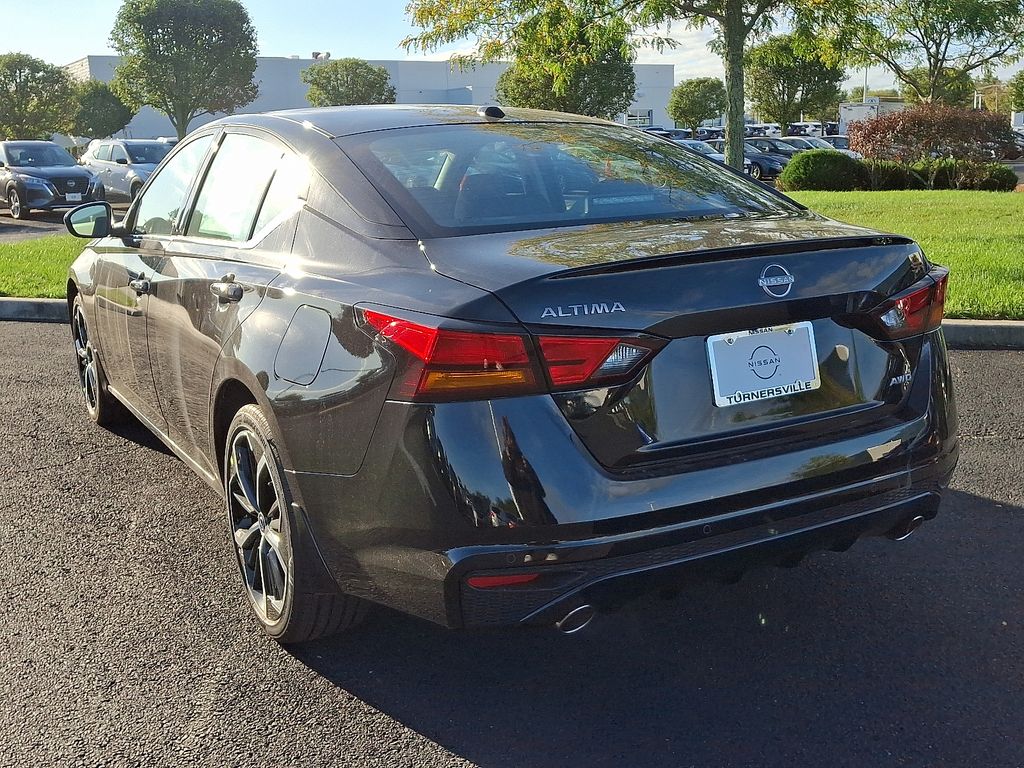 2025 Nissan Altima 2.5 SR photo 2