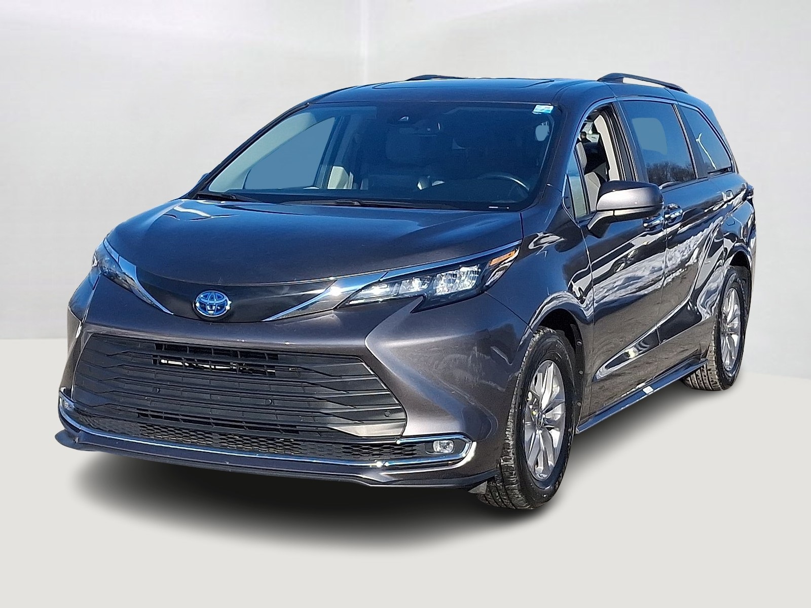 2024 Toyota Sienna XLE's photo