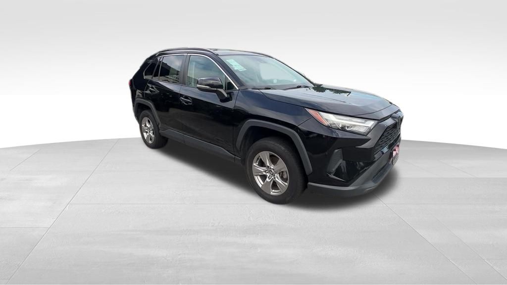 2022 Toyota RAV4 XLE photo 7