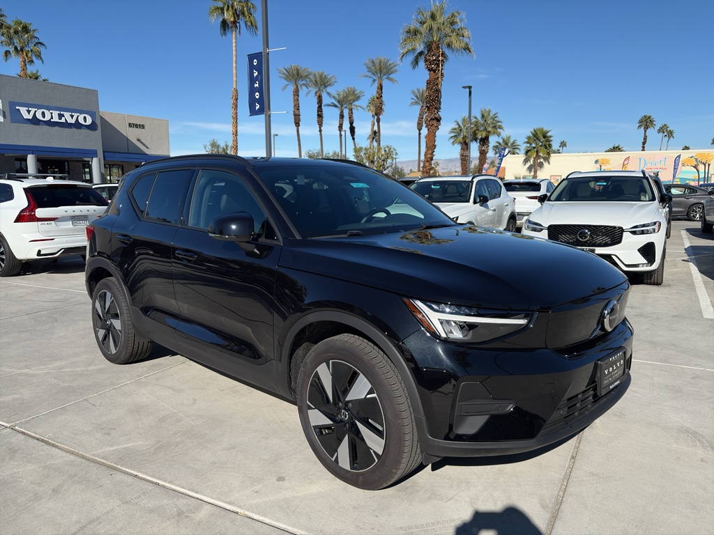 2025 Volvo EX40 Core's photo