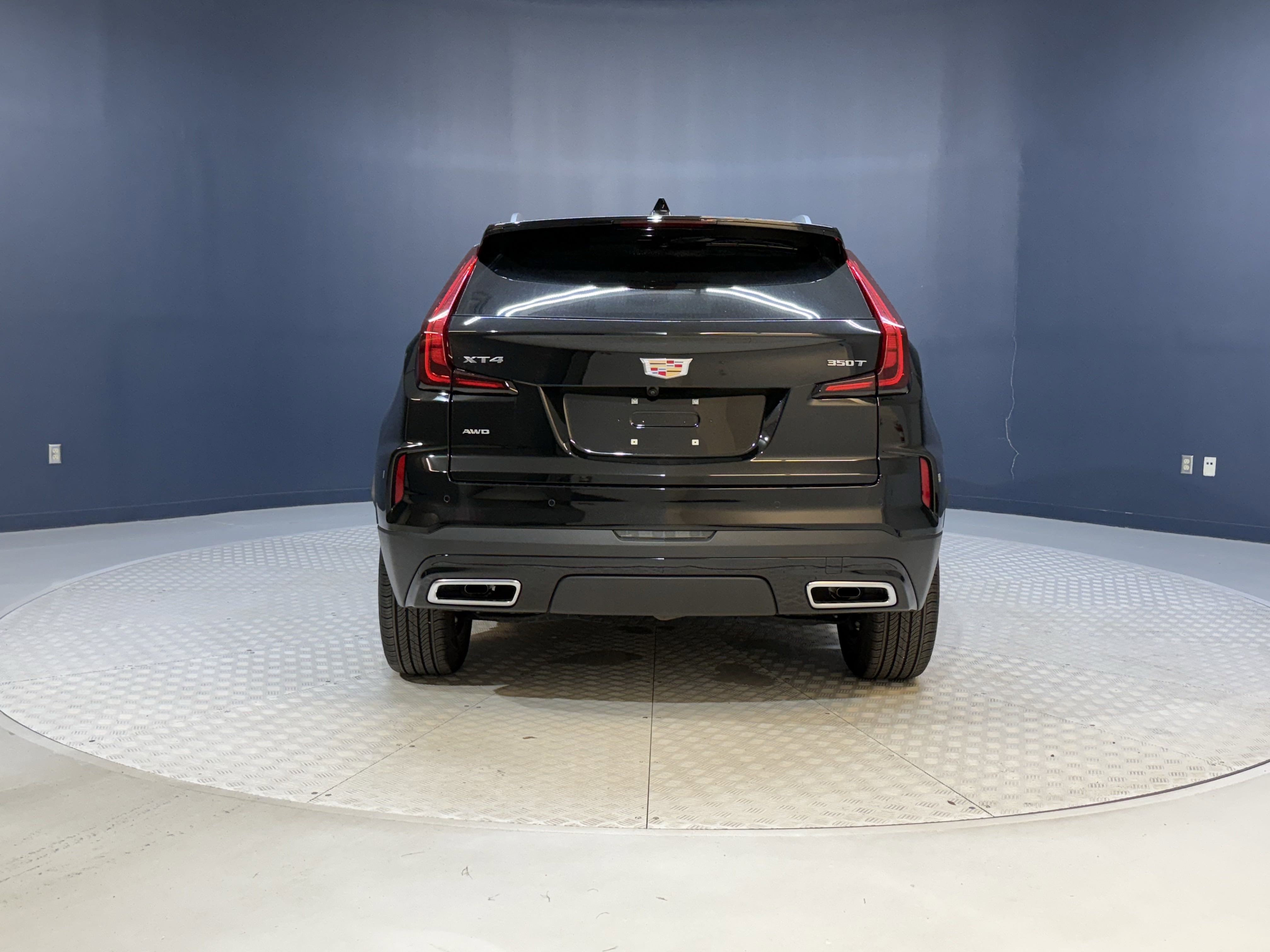 2025 Cadillac XT4 Premium Luxury photo 3
