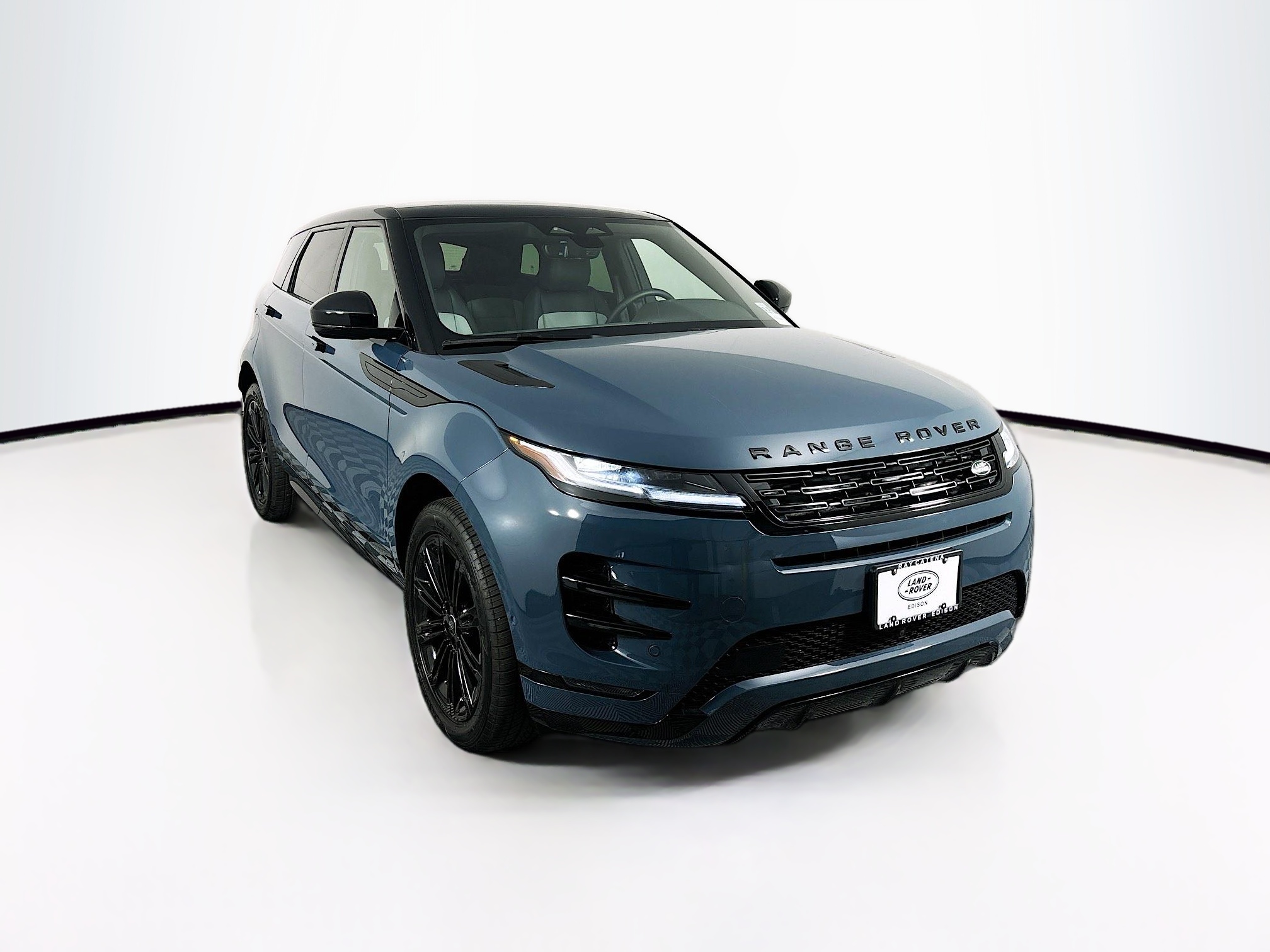2026 Land Rover Range Rover Evoque Dynamic SE photo 2