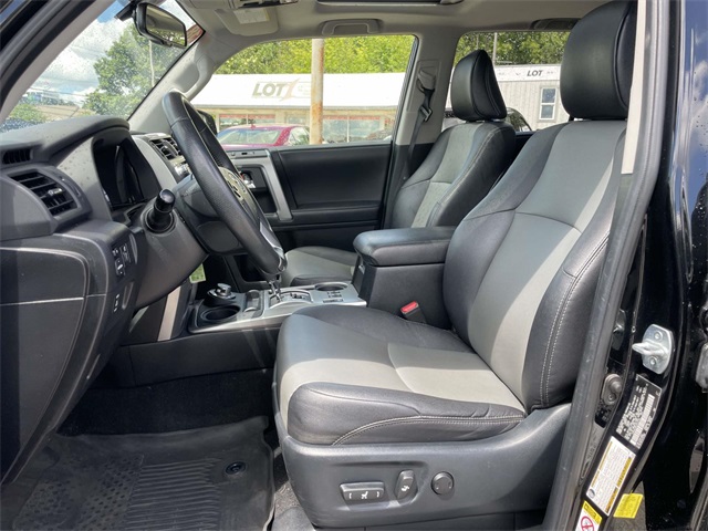 2018 Toyota 4Runner SR5 photo 10