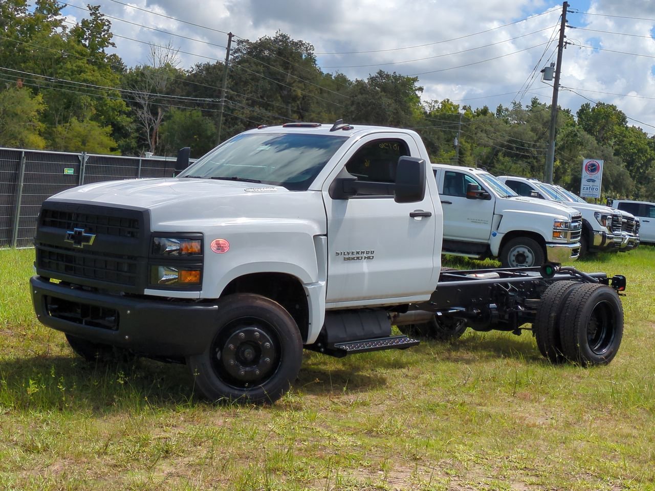 2024 Chevrolet Silverado 4500 Medium Duty Chassis Cab Work Truck's photo
