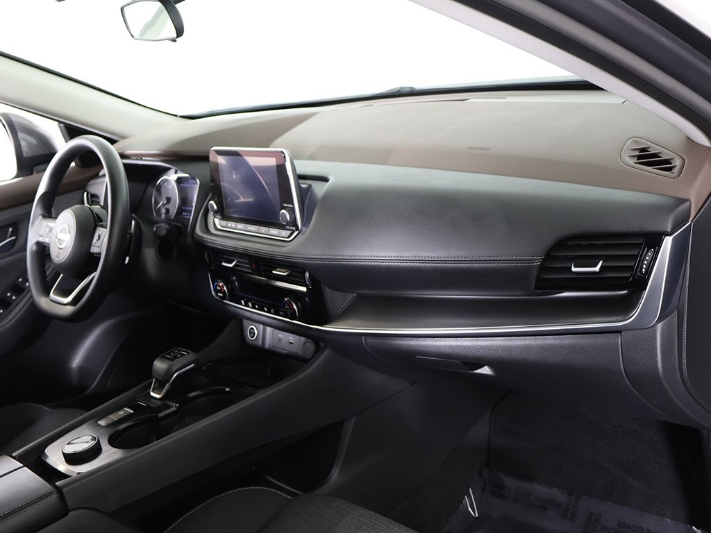 2022 Nissan Rogue SV photo 22