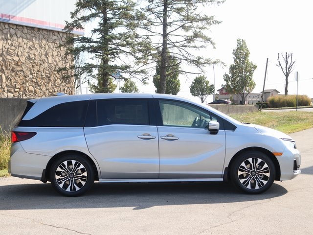 2026 Honda Odyssey Elite photo 4