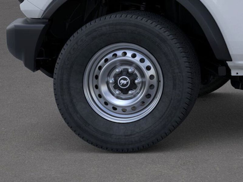 2025 Ford Bronco Base photo 17