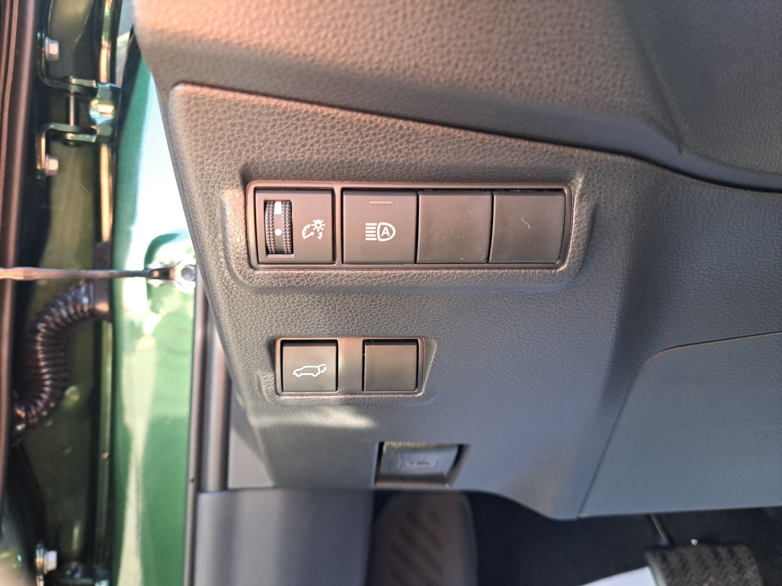 2025 Toyota Corolla Cross XLE photo 30