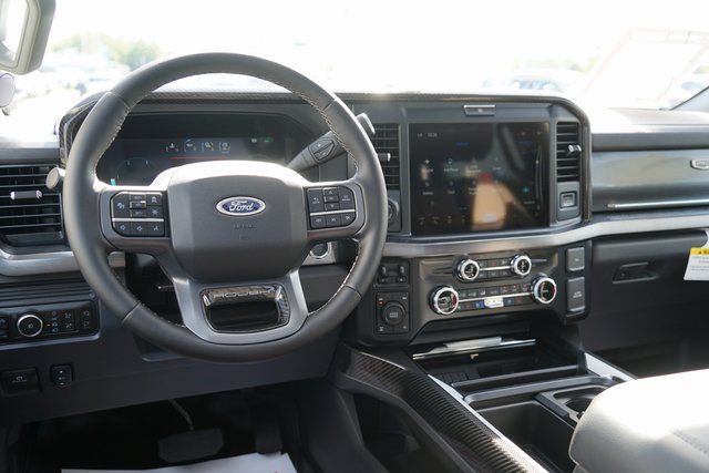 2025 FORD F-350 - Image 32