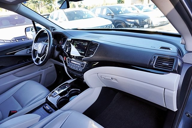 Used 2022 Blue Honda Touring image 9