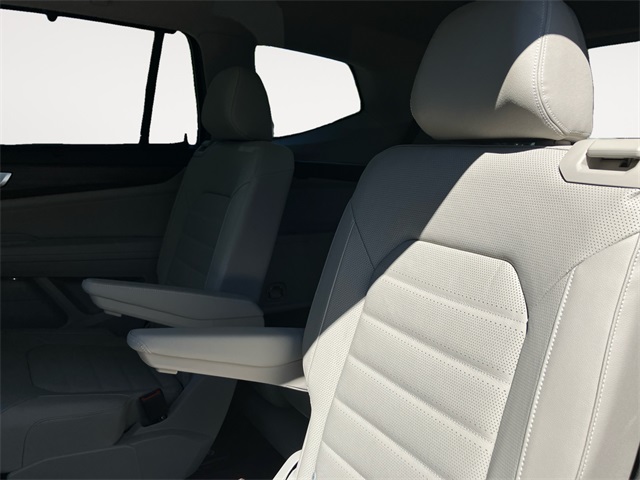 2025 Volkswagen Atlas SEL photo 13