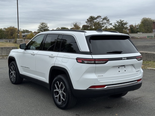 2024 Jeep Grand Cherokee Limited photo 3