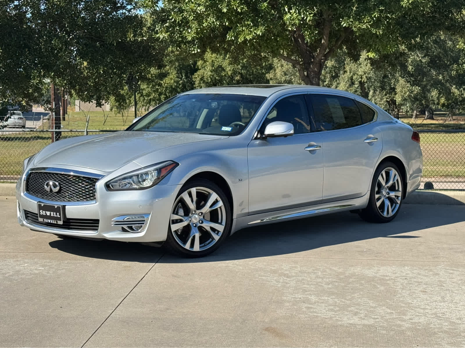 2017 INFINITI Q70L 3.7's photo