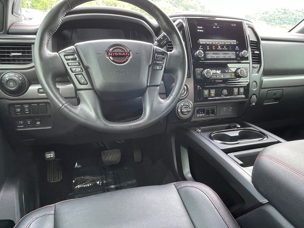 2023 Nissan Titan PRO-4X photo 9