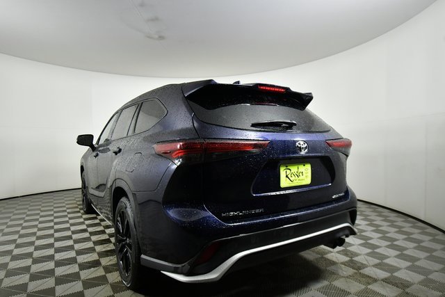2024 Toyota Highlander LE photo 12