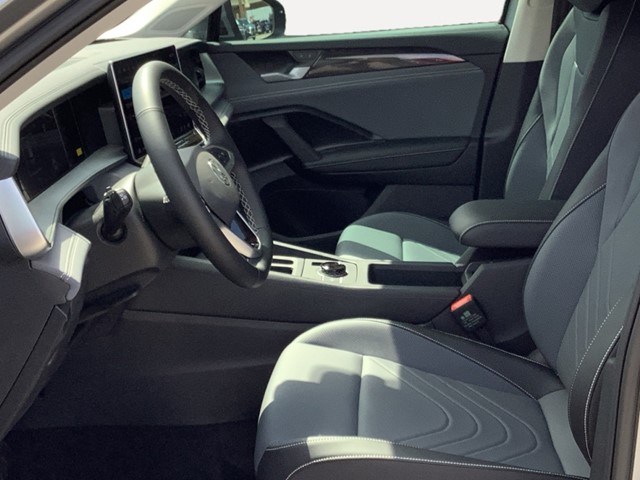 2025 Volkswagen Tiguan SE photo 21
