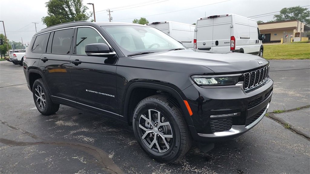 2024 Jeep Grand Cherokee Limited photo 2