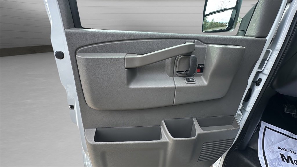 2025 Gmc Savana Cutaway 3500 photo 13
