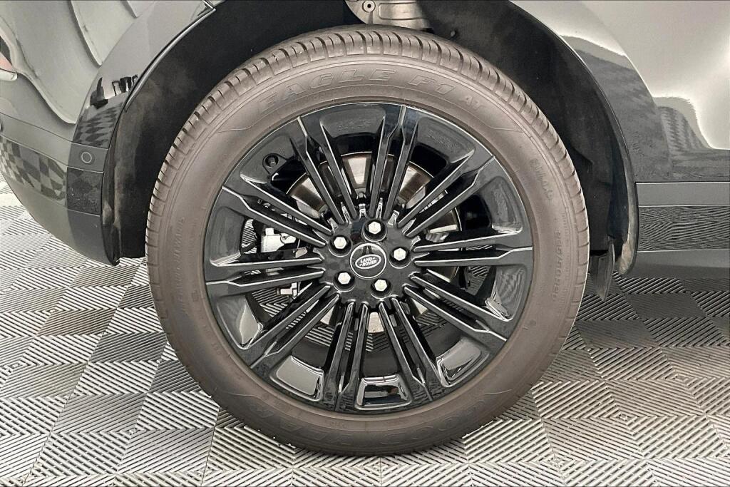 2025 Land Rover Range Rover Evoque S photo 4