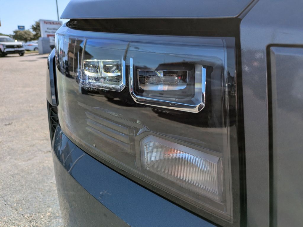 2026 Nissan Frontier SV photo 9