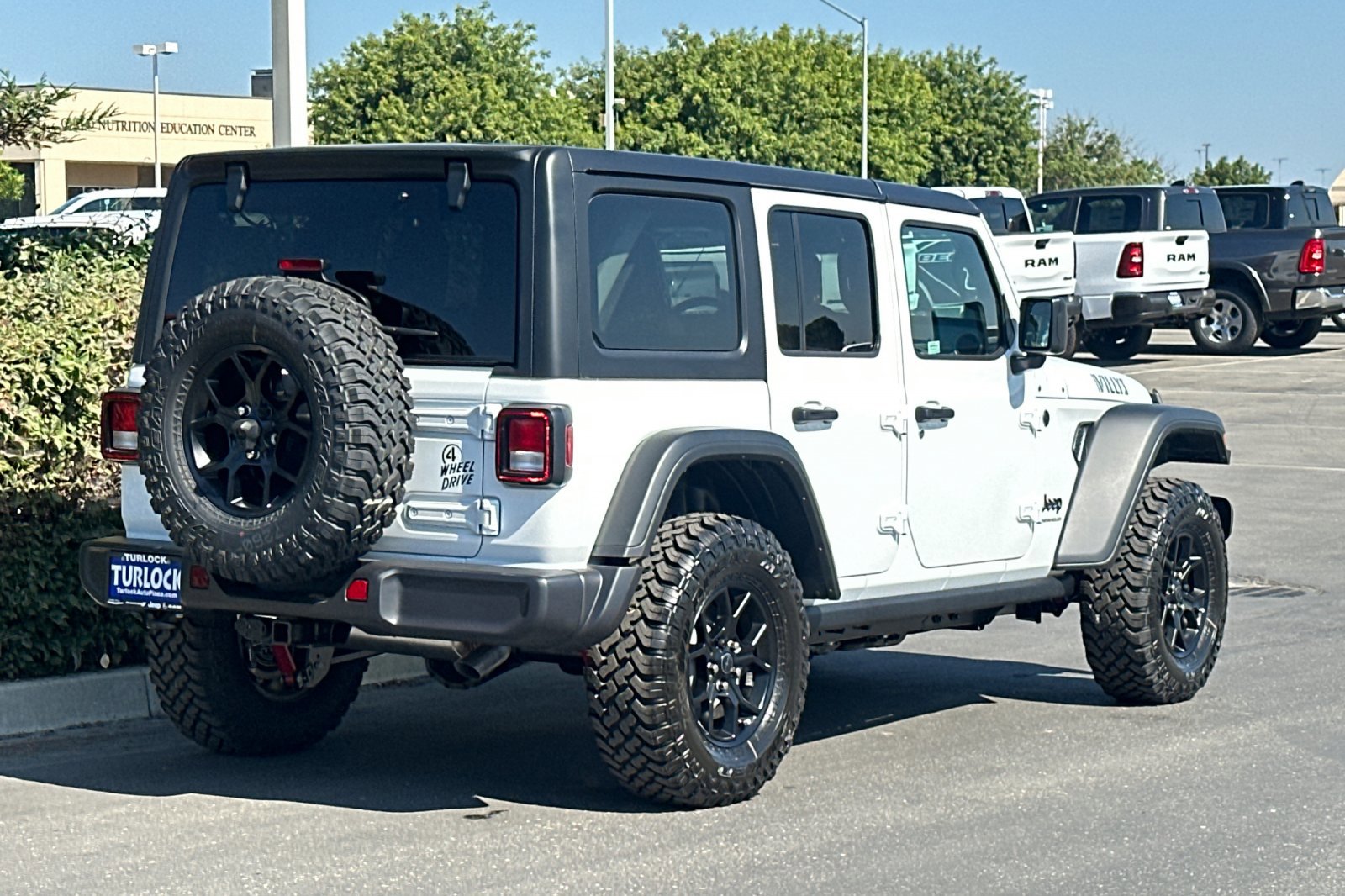 2025 Jeep Wrangler Willys photo 4