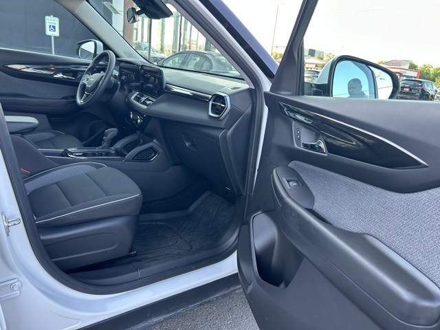 2025 Chevrolet Trailblazer LT photo 19