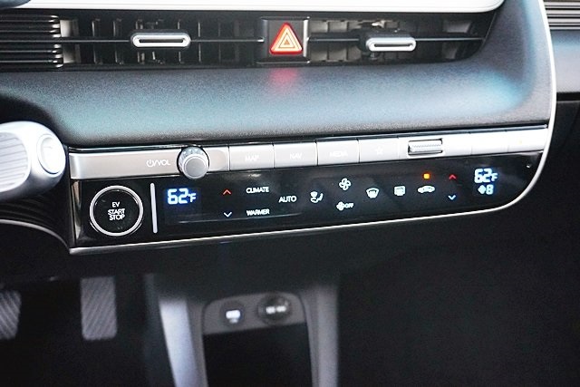 Used 2023 Gray Hyundai SEL image 25