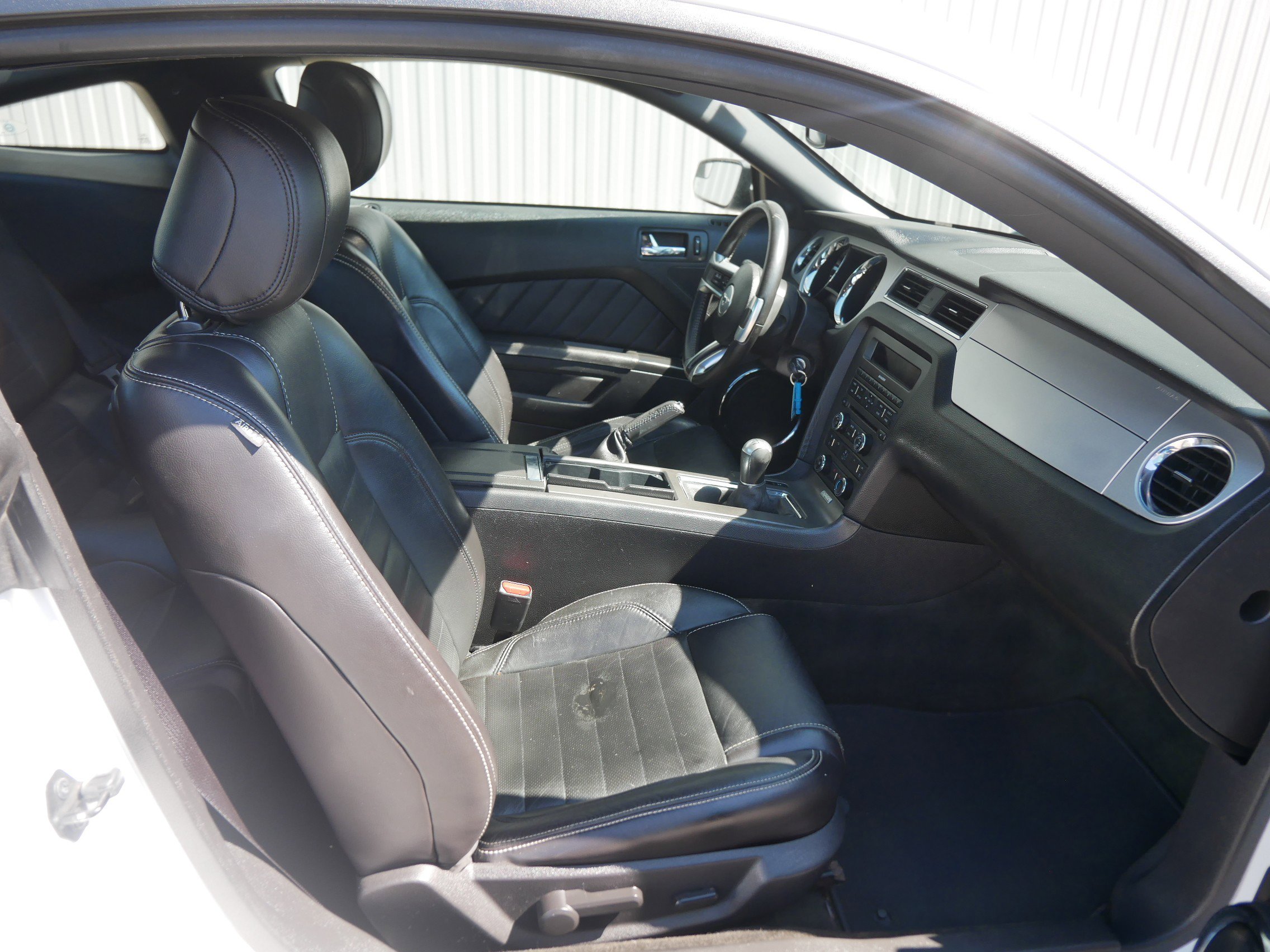 2014 Ford Mustang V6 Premium photo 11