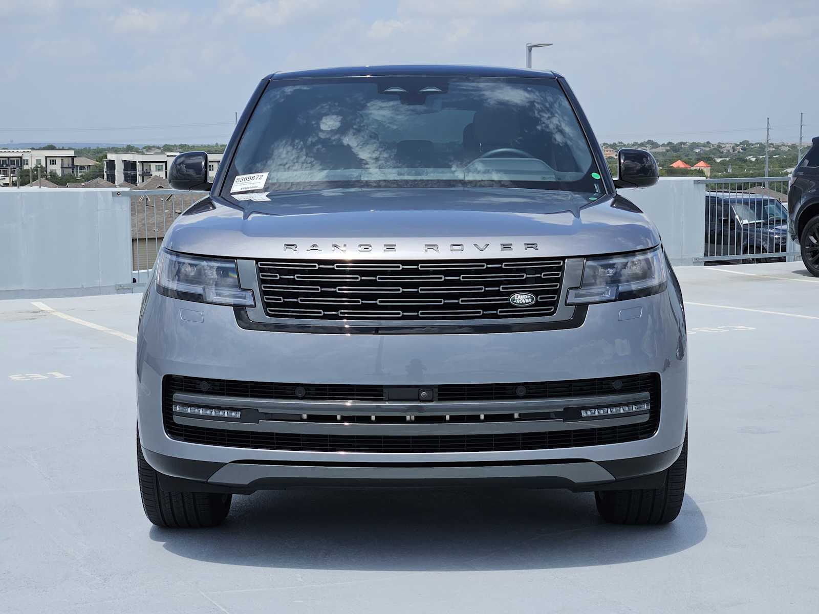 2025 Land Rover Range Rover SE photo 2