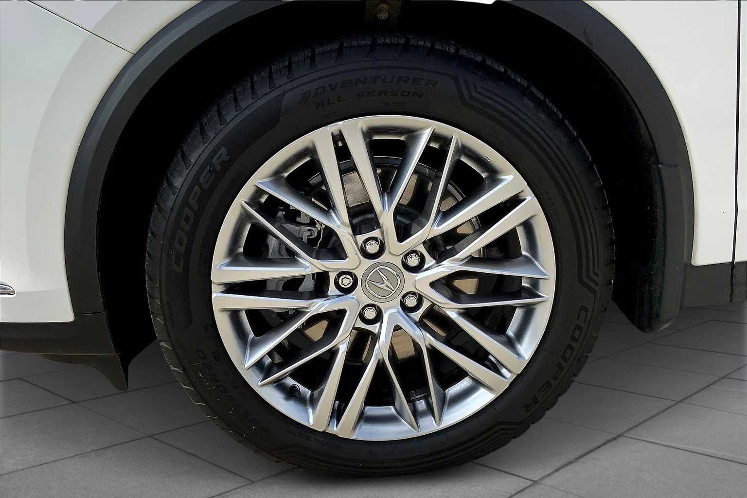 2023 Acura MDX SH-AWD Advance photo 9