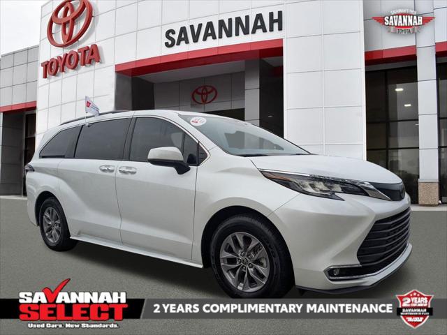 2022 Toyota Sienna XLE's photo