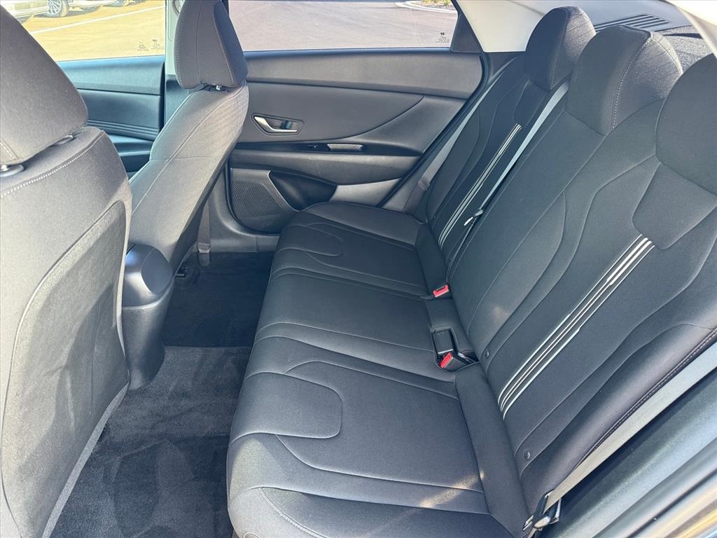 2021 Hyundai Elantra SEL Convenience photo 6