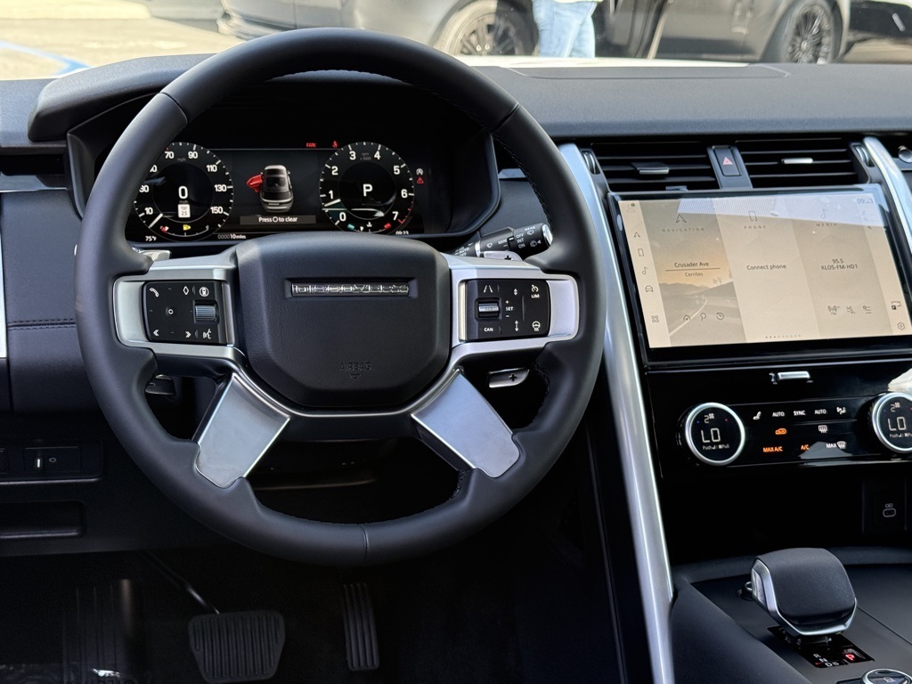 2025 Land Rover Discovery S photo 19