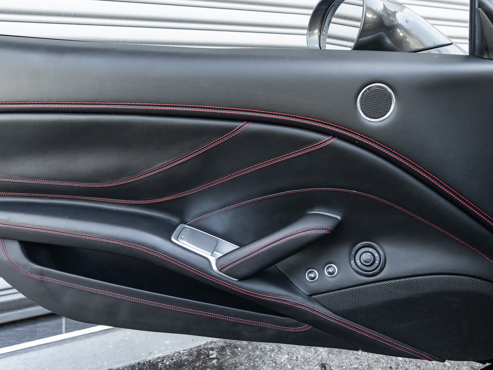 2015 Ferrari California T photo 43