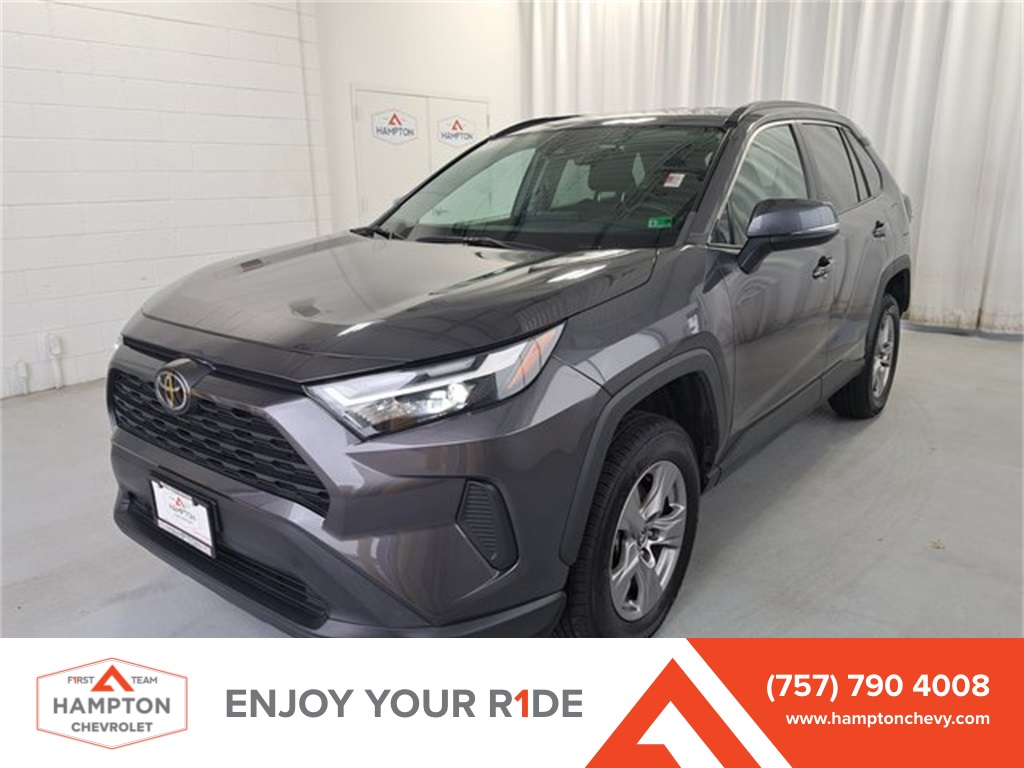 2023 Toyota RAV4 XLE's photo