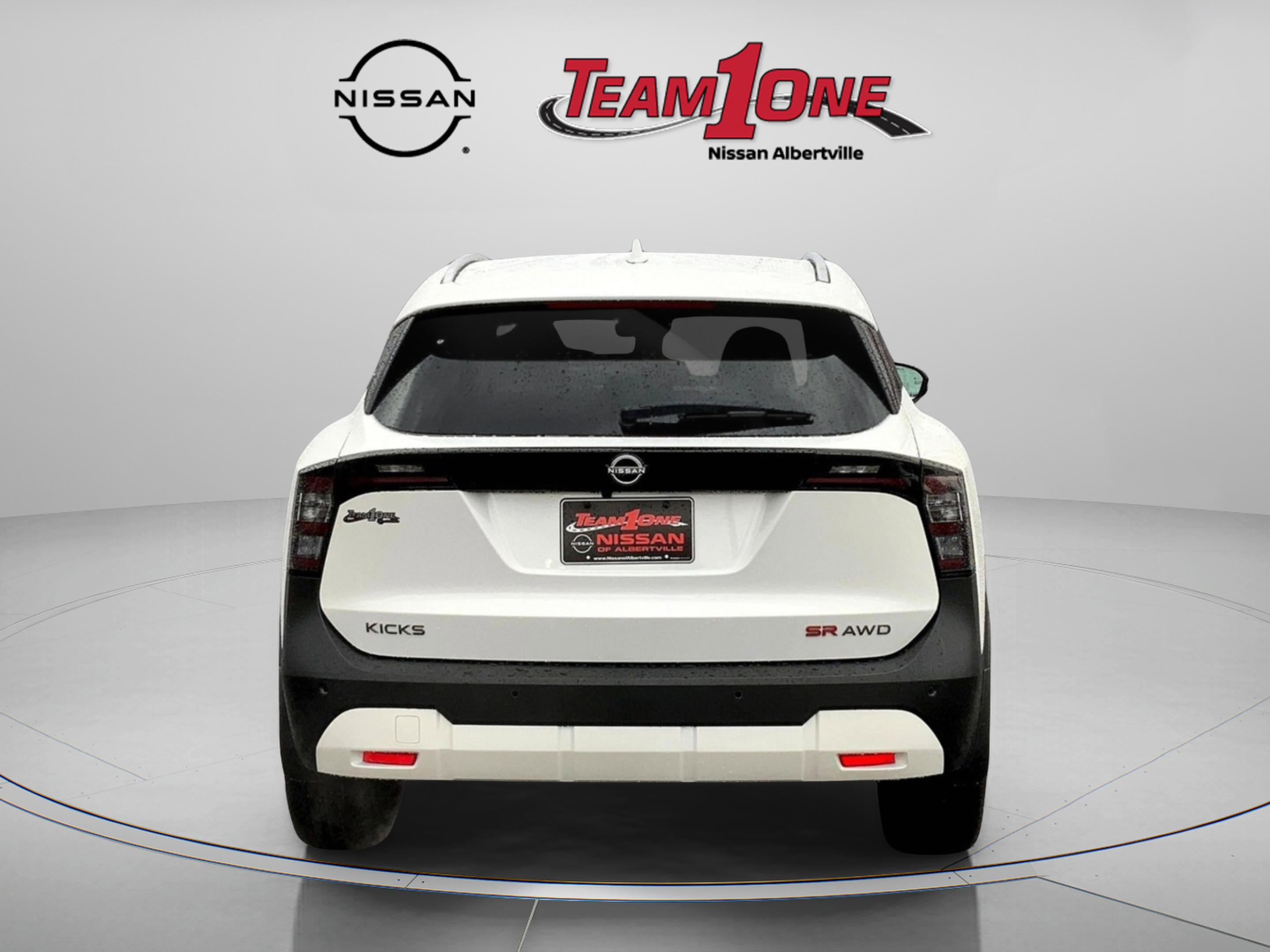 2025 Nissan Kicks SR photo 4