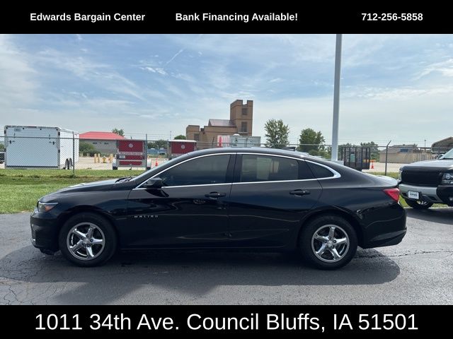 2018 Chevrolet Malibu photo 2