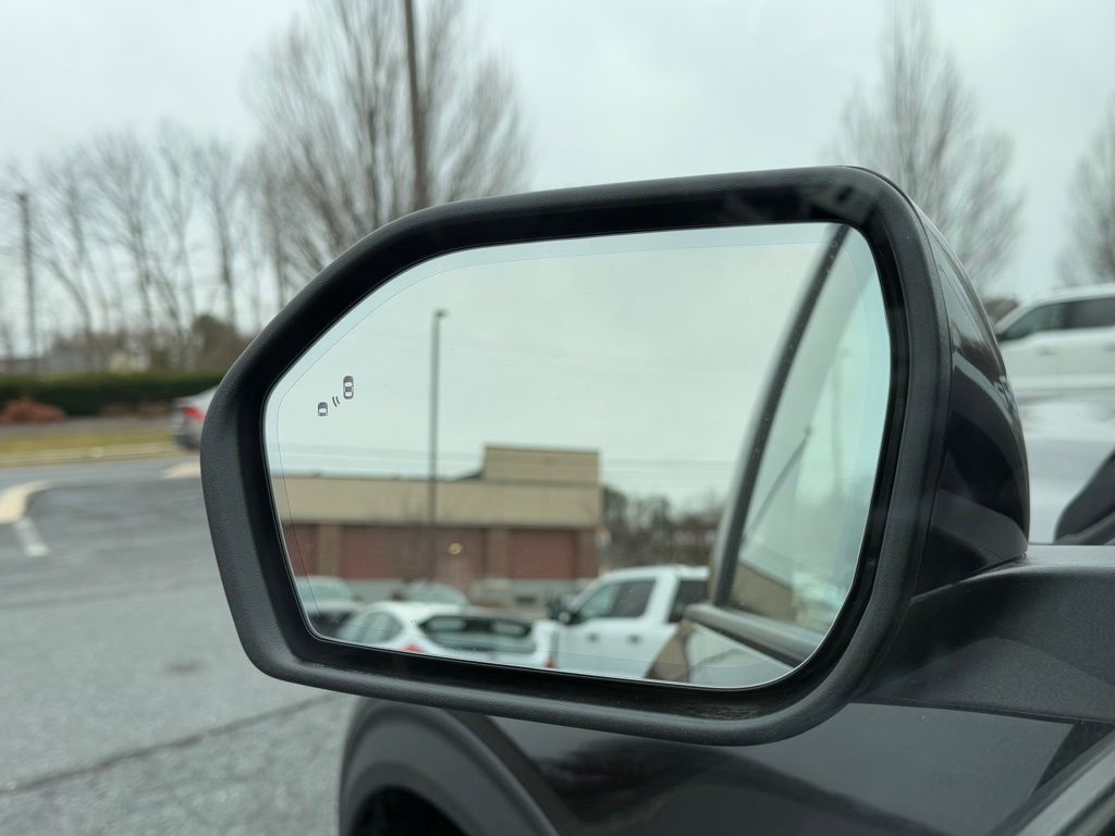 2022 Ford Explorer ST photo 3