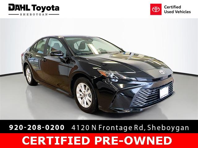 2025 Toyota Camry LE's photo