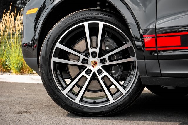 2025 Porsche Cayenne Coupe photo 7