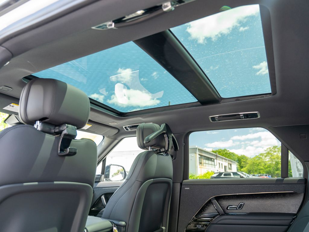 2025 Land Rover Range Rover Sport SE photo 19